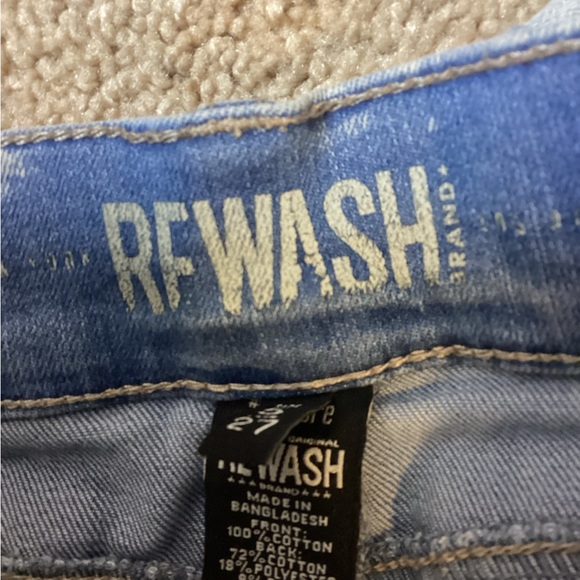 Two light blue jeans one is a bit baggy jeans - Picture 7 of 7